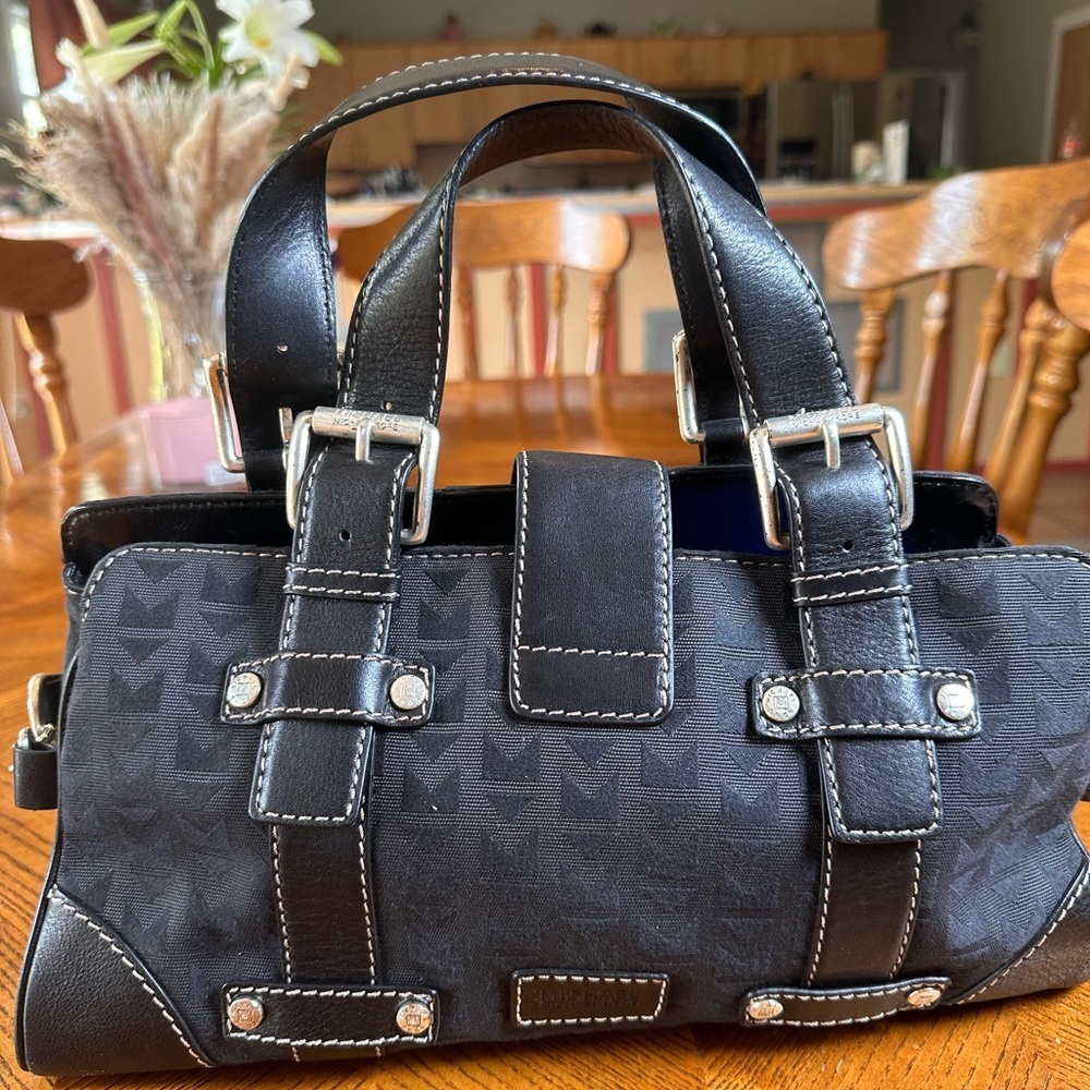MICHAEL KORS BLACK PEBBLED
LEATHER SATCHEL - MEDIUM
BELTED TOTE HANDBAG - Picture 6 of 11